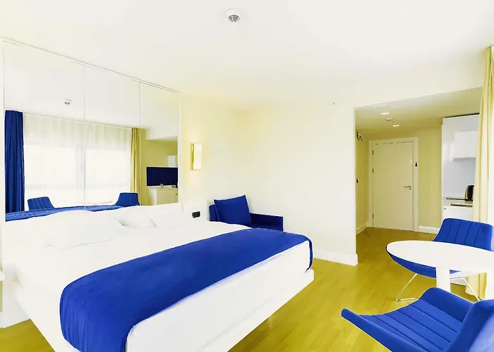 Orbi Twin Towers Aparthotel With Sea View