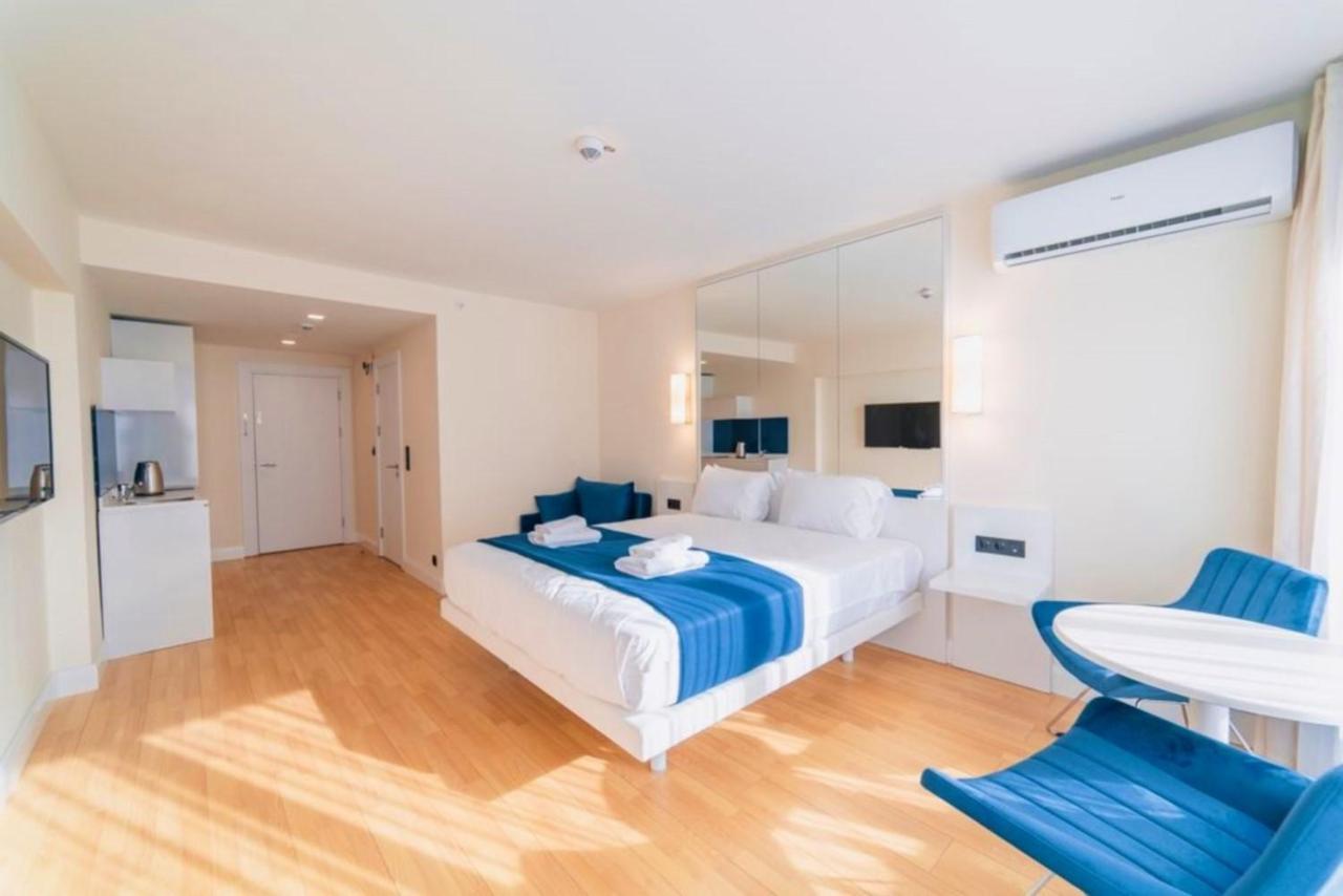 Orbi Twin Towers With Sea View 5*