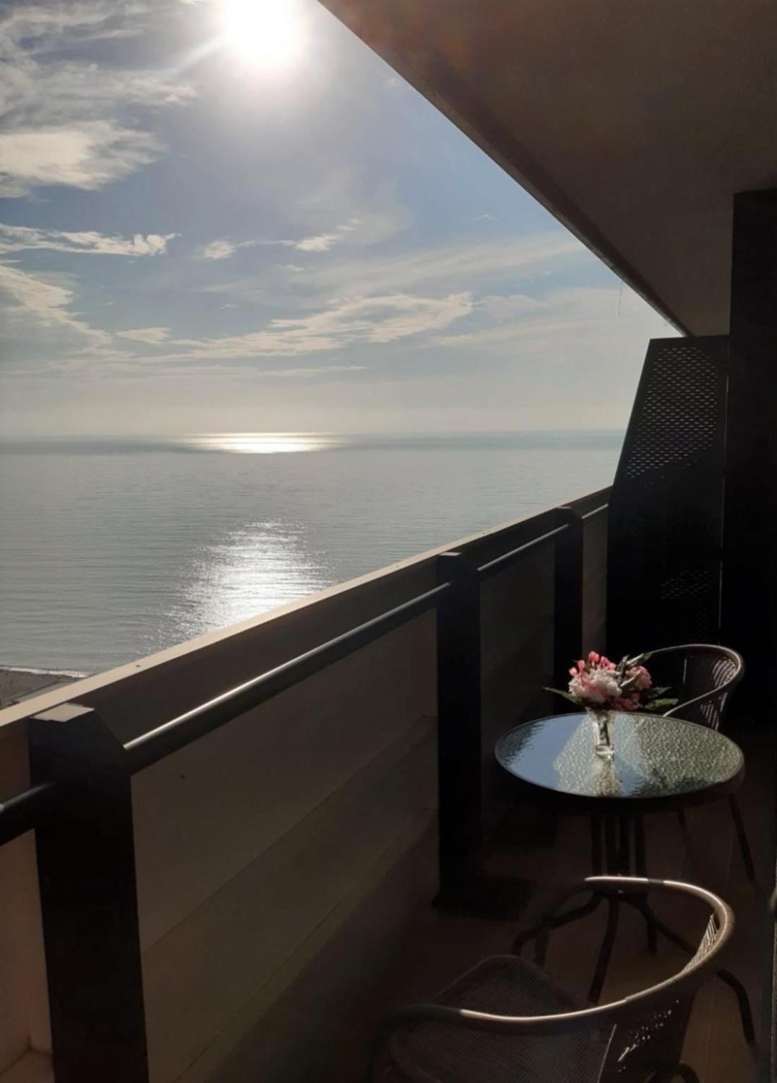 Orbi Twin Towers With Sea View Appart hôtel Batoumi